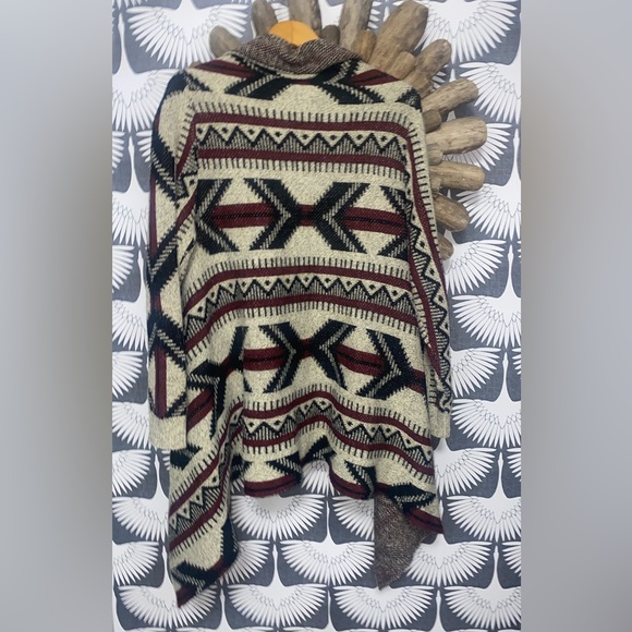 Aztec style sweater - Picture 3 of 7